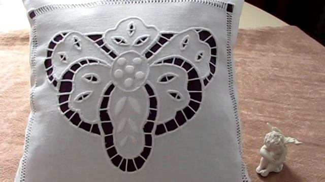 61. Две готовые и оформленные работы: Бабочка в технике ришелье и Цветы английская гладь смотреть онлайн