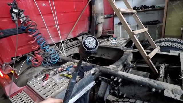 Установка дополнительного освещения Volvo VNL, клинья Cummins ISX смотреть онлайн