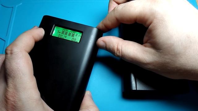 Power Bank - зарядное. Soshine E3S VS TOMO V8-4. (посмотри комментарии) смотреть онлайн