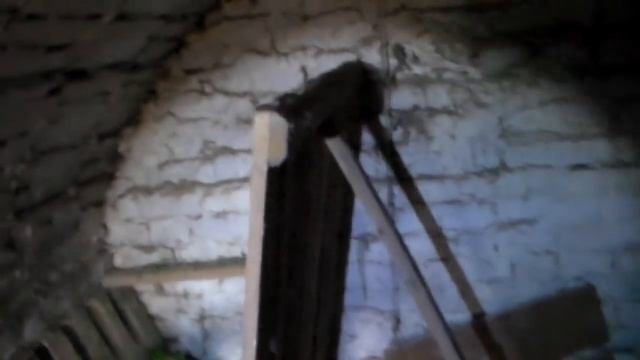 Кормушка для сена и травы у кроликов при ямном содержании. смотреть онлайн