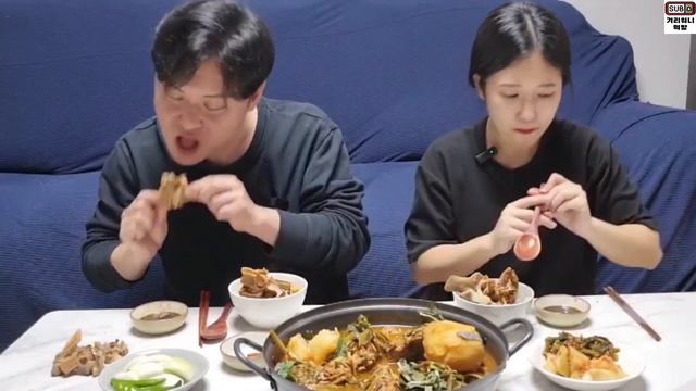 부부리얼먹방:) 바람부는 추운날 뜨끈한 감자탕 어떠세요? | Pork Back-bone Stew | Real Sound | Cooking