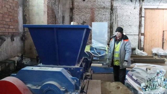 Видеоотчет о работе двухвального шредера мод. ДШВ800 (измельчение картонных втулок) смотреть онлайн