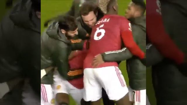 BAILLY ERIC GET A CONGRATULATIONS FROM HIS TEAM MATE смотреть онлайн