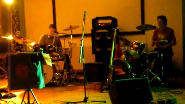 Drumsbattle Pieter Havinga & Joost Wessling (Funkyard 2008) смотреть онлайн