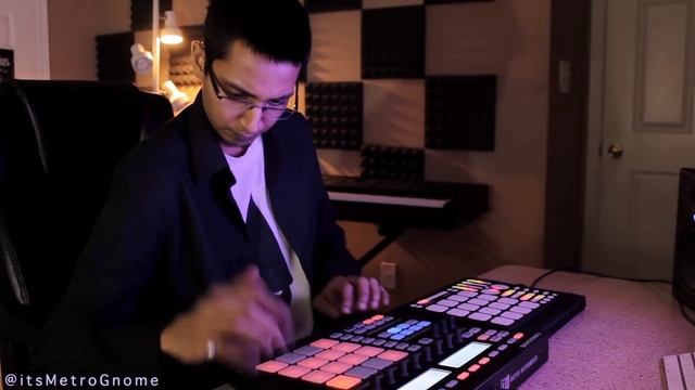 iPhone (MetroGnome Remix) смотреть онлайн