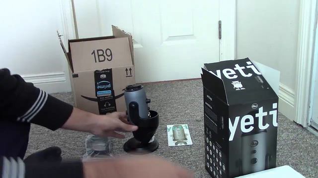 Blue Yeti Unboxing & Review (Setup) смотреть онлайн