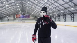 Разворот с шайбой на льду.