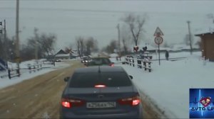 Поезд сбил человека