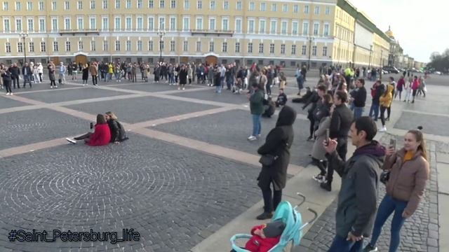 Музыкант К. Колмаков на Дворцовой площади в Петербурге #Saint_Petersburg_life #streetmusic смотреть онлайн
