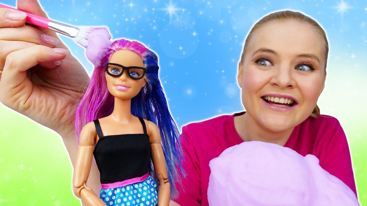 Играем в куклы и салон красоты. Цветные волосы Барби - прическа для свидания. Видео для девочек смотреть онлайн
