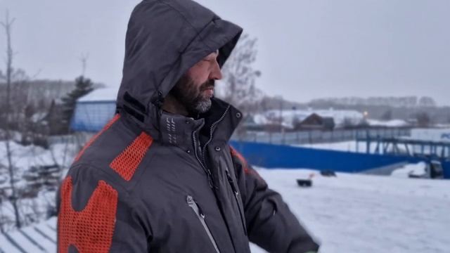 На крыше базы. Пасека Матюшкиных. Почему пологий скат и высокие потолки? смотреть онлайн