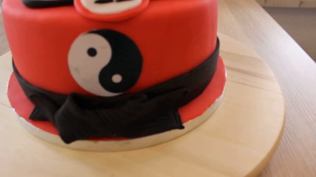 Karate Geburtstags-Torte Fondant Torte mit Figuren смотреть онлайн