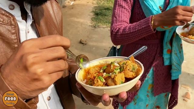 Eating Naga Morich Pani Puri With Friends смотреть онлайн