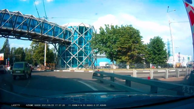 Красный петушок на круговом. смотреть онлайн