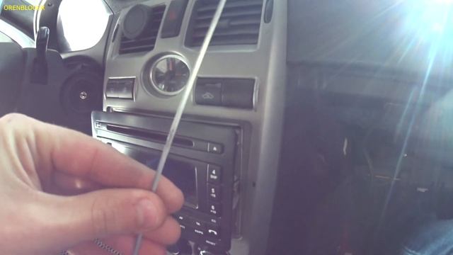 Как снять штатную магнитолу в Приоре SE. Двухдиновая шляпа.