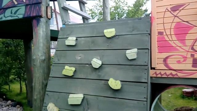Детский скалодром в загородном доме смотреть онлайн