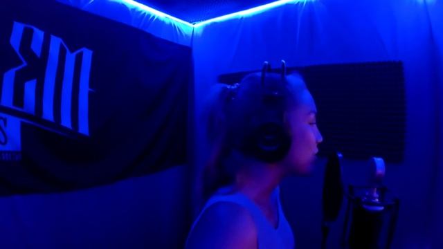 Ксения Попова на Студии Звукозаписи Тюмени Garlem (Cover) смотреть онлайн