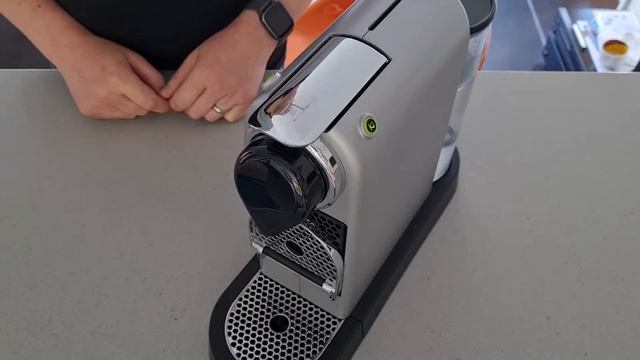 Nespresso Citiz - Descaling process step by step смотреть онлайн