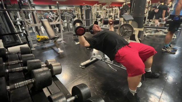 MASA DZIEŃ 131 | BARKI I KLATKA + TRICEPS | CAŁY DZIEŃ JEDZENIA NA MINICUTCIE