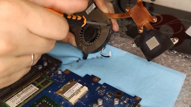 Ошибки при чистке ноутбука. Ремонтим смотреть онлайн