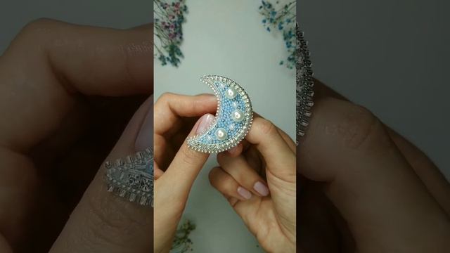 Брошь из бисера ручной работы #handmade #top #shortvideo #брошьизбисера #брошь смотреть онлайн