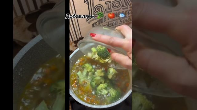 Простой и вкусный сливочный суп с рыбкой!)