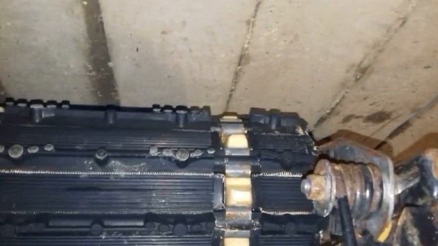 Снегоход буран, натяжение и центровка гусянок. Гусянка бурана находит на приводные звезды. смотреть онлайн