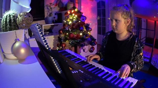 Dzisiaj w Betlejem kolęda keyboard cover Oliwka Górniak Yamaha PSR-E363 смотреть онлайн