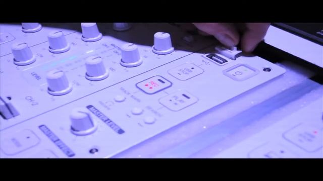 Pioneer CDJ350 and DJM350 in WHITE!!! NAMM 2011 смотреть онлайн