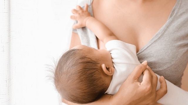 ПЕРВЫЙ МЕСЯЦ ЖИЗНИ РЕБЕНКА | Особенности режима дня новорожденного смотреть онлайн