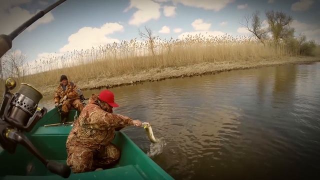 Астраханская рыбалка в апреле. Ловля щуки на воблеры видео. смотреть онлайн