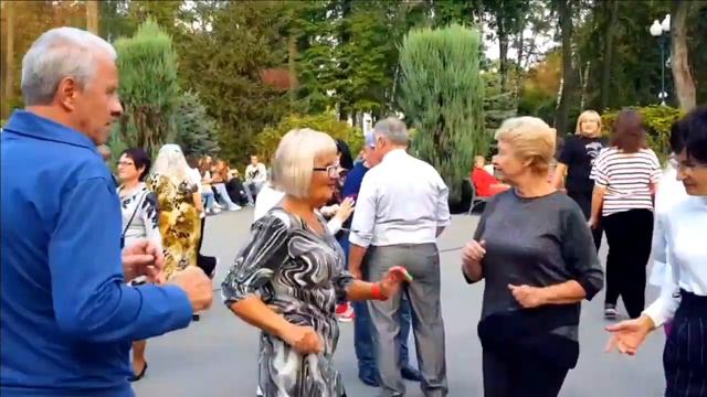 А ТЫ ЛЮБОВЬ МОЯ ПЕРВАЯ!!! 16 сентября 2023 ХАРЬКОВ ТАНЦЫ В ПАРКЕ смотреть онлайн