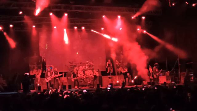 Astaroth Tete Novoa con Mago de Oz (Fuenlabrada 14/09/2022) смотреть онлайн