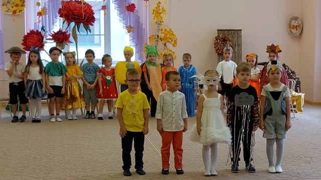 Осенний бал. Стих смотреть онлайн