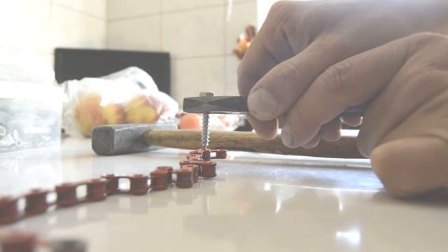 Как УКОРОТИТЬ цепь велосипеда? Как расклепать цепь БЕЗ ВЫЖИМКИ и соединить без замка?#дедовскийметод смотреть онлайн