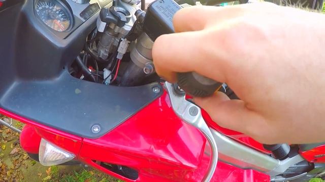 Fitting New clutch and brake lever to Vfr800 5th Gen смотреть онлайн