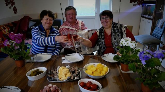 БЫЛ БЫ ХЛЕБ - БЫЛА Б КАРТОШКА - текст песни смотреть онлайн