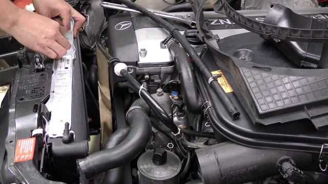 Mercedes W124 6 Cylinder Radiator Replaced 4K