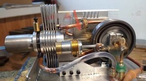 Самодельный двигатель Стирлинга с водяным охлаждением