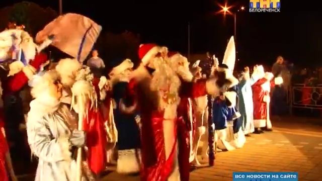 Новогодняя красавица засияла яркими огнями! смотреть онлайн