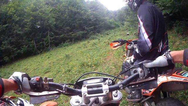 Эндуро покатушки по горам в Сочи / Поднимались на 2200м Роза хутор /Husqvarna 300 TE / Часть 2 смотреть онлайн