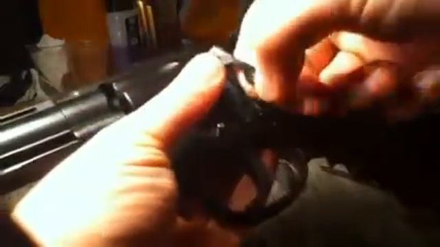 Disassembly of UHC Colt Python .357 Revolver смотреть онлайн