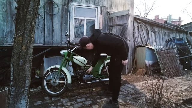 КАК ДОЛЖЕН ЗАВОДИТЬСЯ И РАБОТАТЬ МОПЕД РИГА 12 + примерные настройки и небольшой рассказ о мопеде! смотреть онлайн