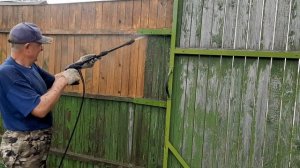 Чистка деревянного забора от старой краски керхером
