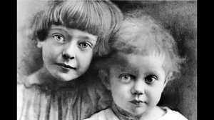 Марина Цветаева  Две руки легко опущенные  Читает Нина Пашкина