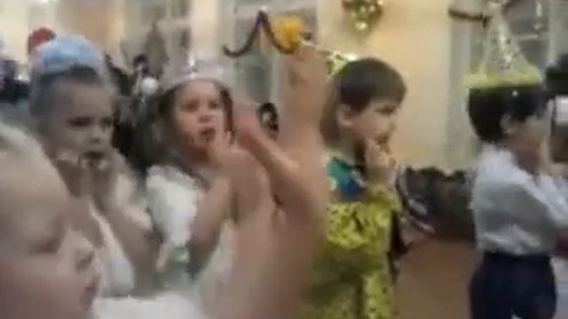 Новогодний хоровод. смотреть онлайн