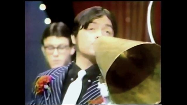 New Vaudeville Band - Winchester Cathedral (Stereo) смотреть онлайн