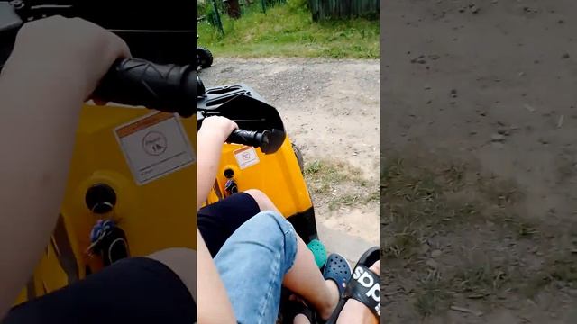 едем в магаз на квадроцикле aqvadra armada 110 кубиков и motoland wild track x 200 кубиков смотреть онлайн