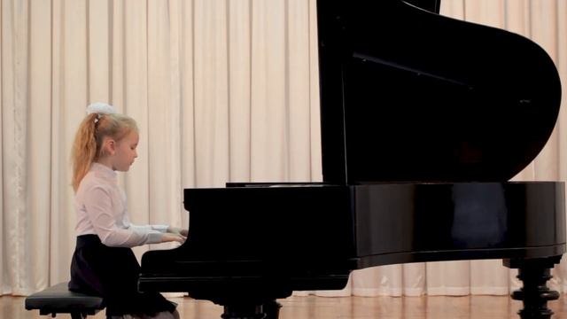 Исакова Таисья, 2 класс. А. Ребиков. Полька- Аннушка. смотреть онлайн