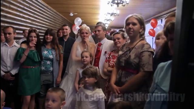 Клип от жениха и необычная реакция невесты и гостей смотреть онлайн